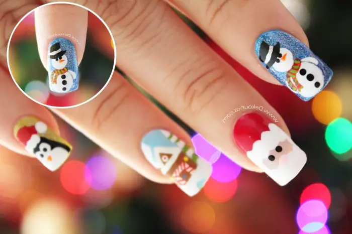 nail art de Noel avec vernis de base bleu pailleté et dessin bonhomme de neige, dessin ongles à design père Noël